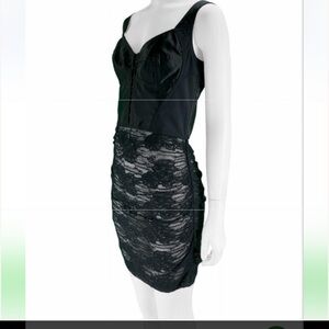 Dolce & Gabbana 
Lace mini dress

Gabbana Black size 44 IT